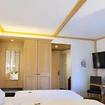Gruener Baum 3*