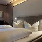 Gruener Baum Отель Вюрцбург