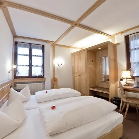 Hotel Gruener Baum 3*