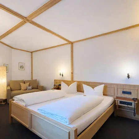 Hotell Gruener Baum 3*