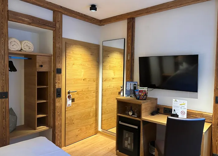 Hotel Gruener Baum 3*